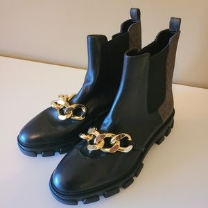 Michael Kors Chain Leather Logo Boots 9